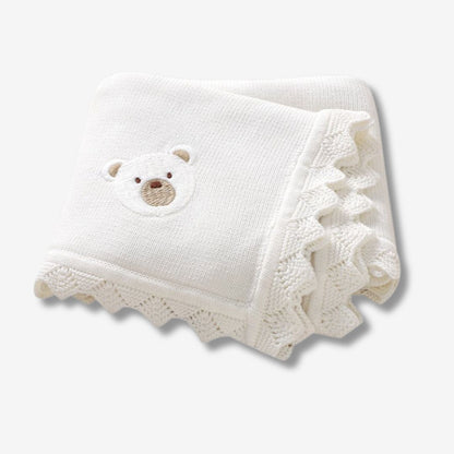 Gestrickte Neugeborenen-Puckdecke – Bärenkopf-Stickerei