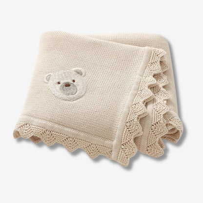 Gestrickte Neugeborenen-Puckdecke – Bärenkopf-Stickerei