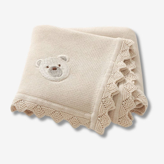 Gestrickte Neugeborenen-Puckdecke – Bärenkopf-Stickerei