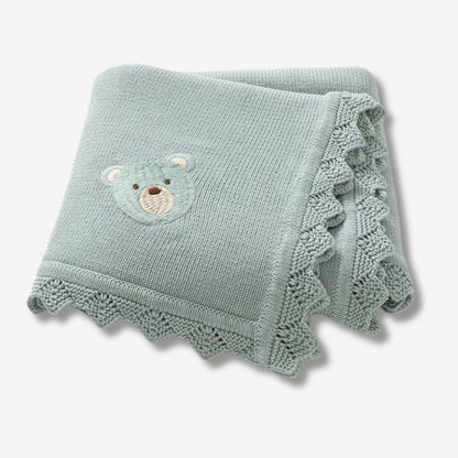 Gestrickte Neugeborenen-Puckdecke – Bärenkopf-Stickerei
