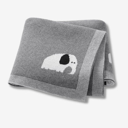 Gestrickte Babydecke mit Elefantenmotiv