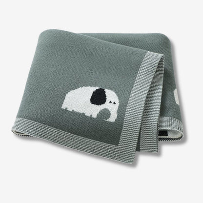 Gestrickte Babydecke mit Elefantenmotiv