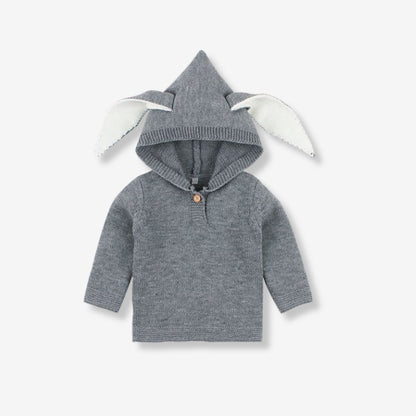 Gestrickter Baby-Winterpullover mit Mütze