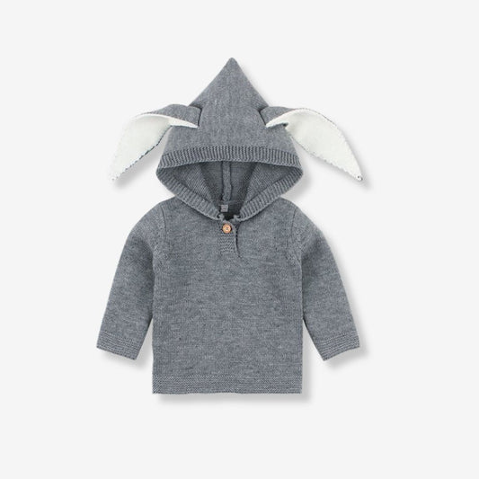 Gestrickter Baby-Winterpullover mit Mütze