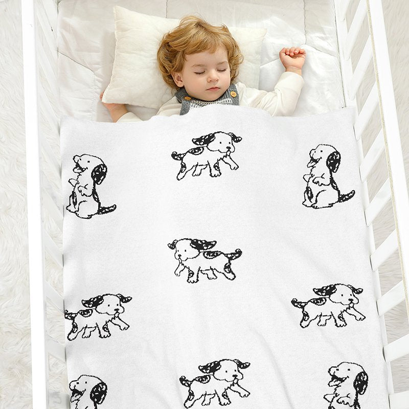 Gestrickte Babydecke aus Baumwolle mit Hundemotiv