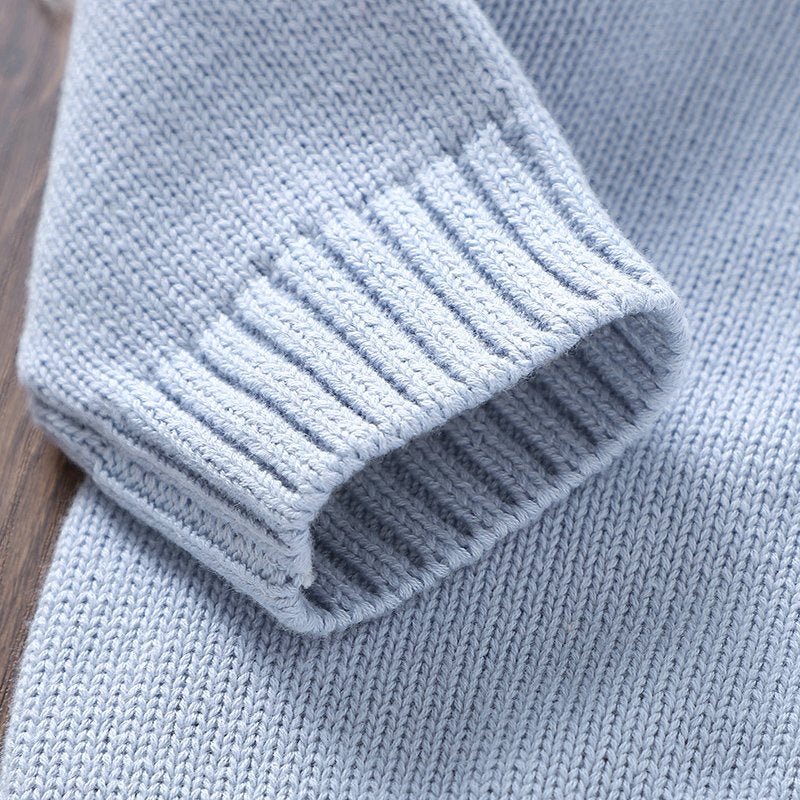 Gestrickter Baby-Strampler mit Fuchs