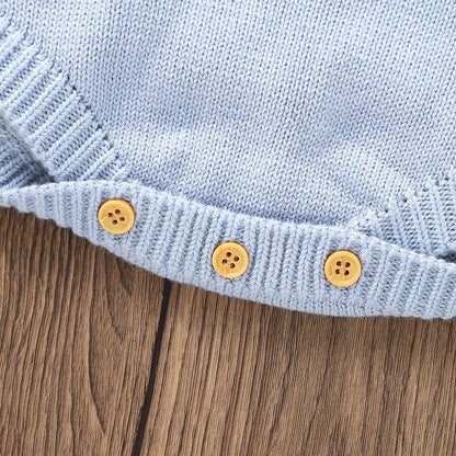 Gestrickter Baby-Strampler mit Fuchs