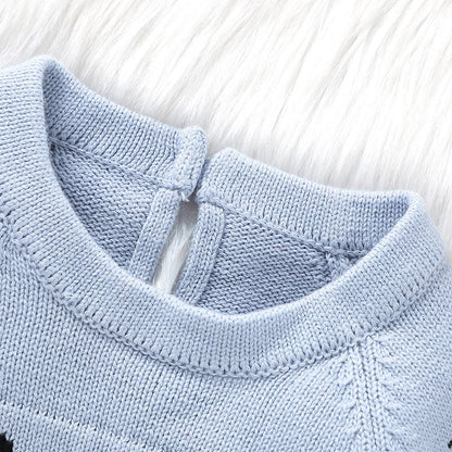 Gestrickter Baby-Strampler mit Fuchs