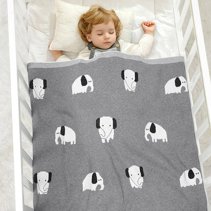 Gestrickte Babydecke mit Elefantenmotiv