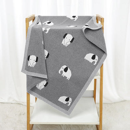 Gestrickte Babydecke mit Elefantenmotiv